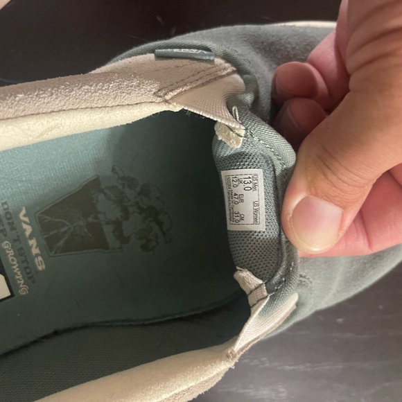 Vans - Picture 3 of 4